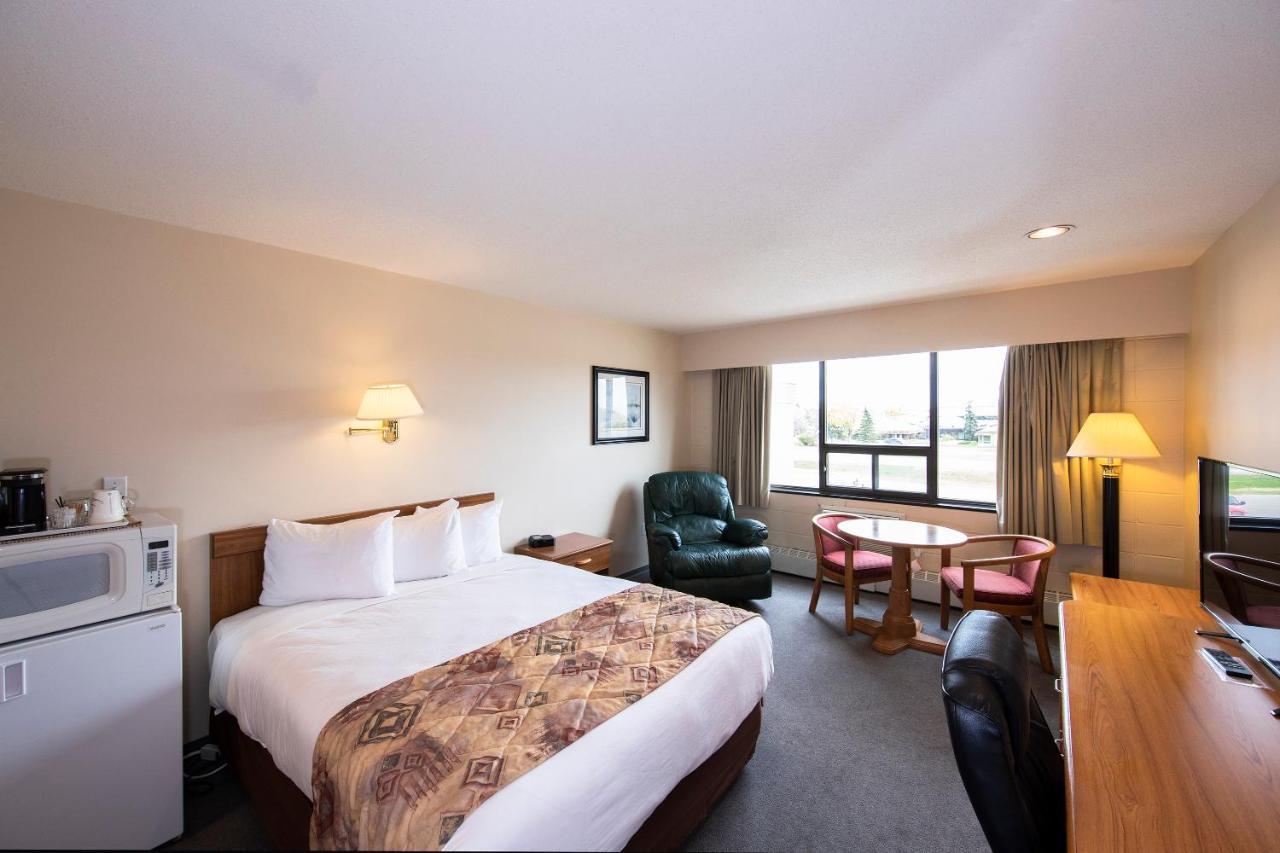 Dunvegan Inn & Suites Fairview Exterior foto