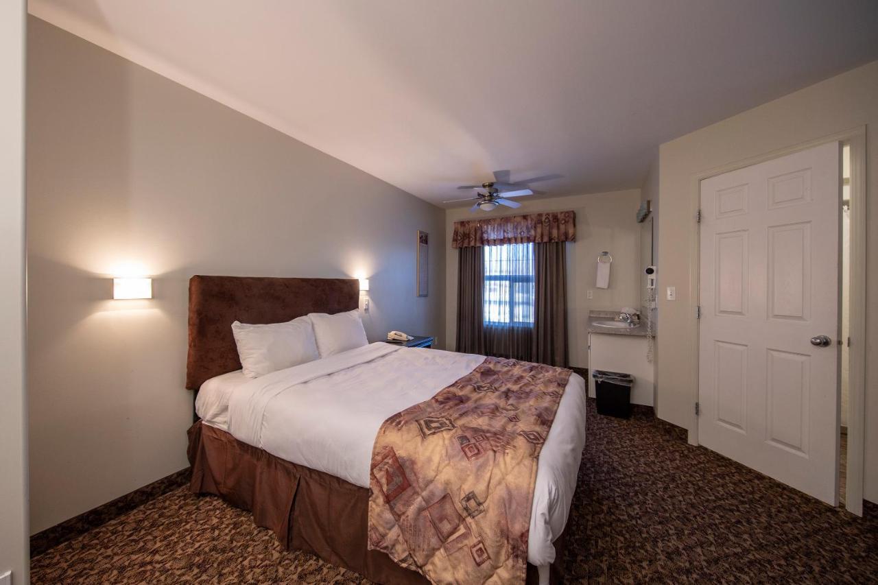 Dunvegan Inn & Suites Fairview Exterior foto